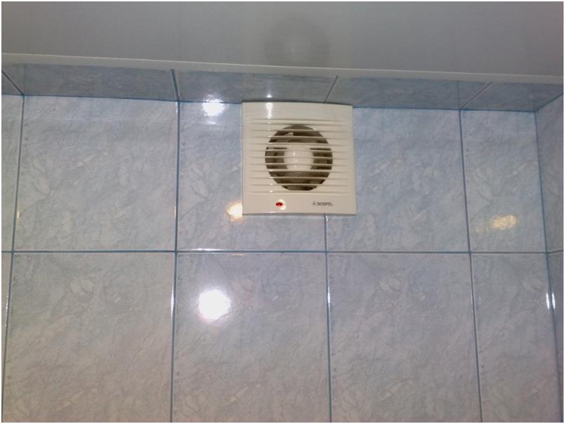 Прибор вентилирования установлен под потолком